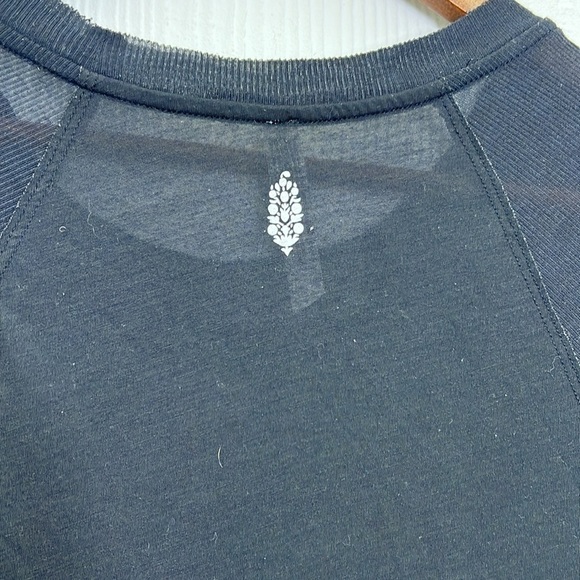 Free People - Black Movement Crewneck Pocket Ruched Long Sleeve Blouse Size XS - Picture 11 of 11